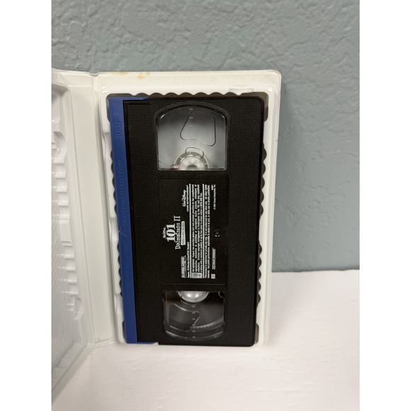 101 Dalmatians 2-Patch's London Adventure (VHS, 2003) - Picture 2 of 3